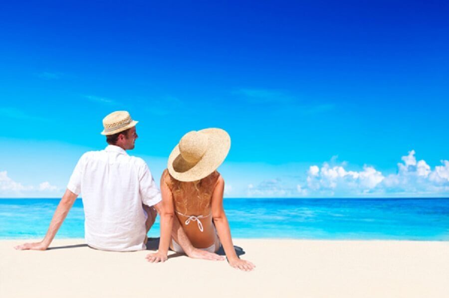 casal-praia-viagem-4696462